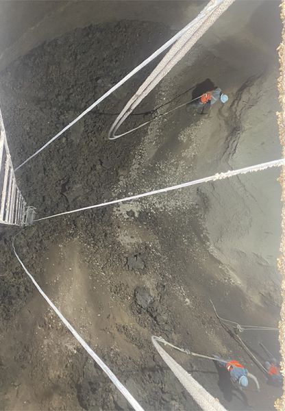 水泥庫(kù)清庫(kù)，清理鋼板倉(cāng)