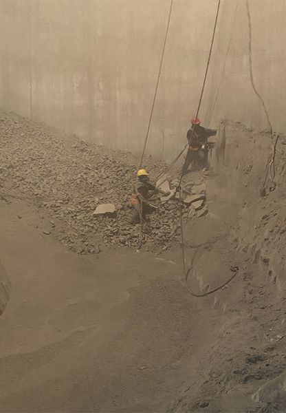 水泥庫(kù)清庫(kù)，清理鋼板倉(cāng)