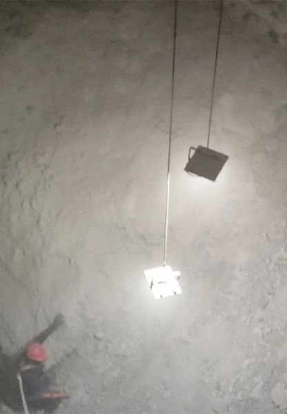 水泥庫(kù)清庫(kù)，清理鋼板倉(cāng)